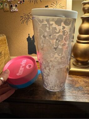 Tervis tumbler with extra lids